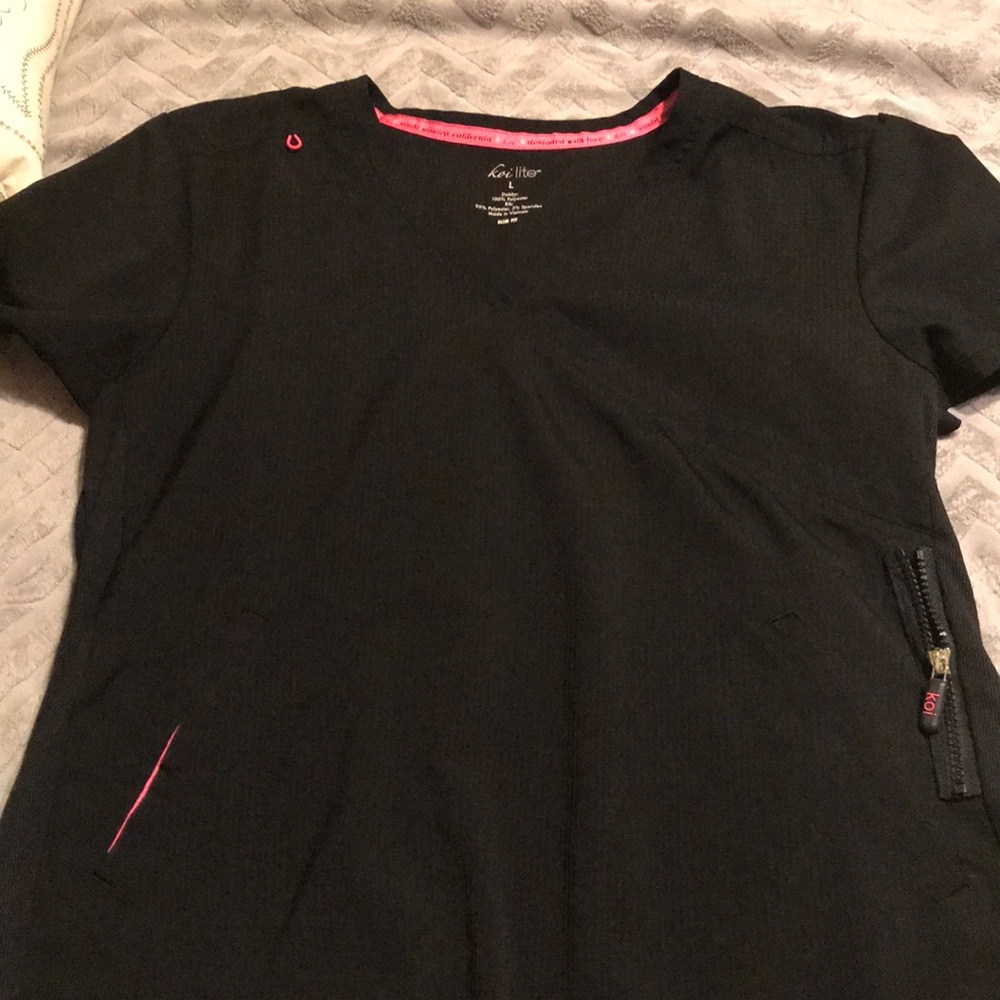 Women’s scrub top